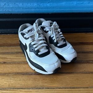 Nike Air Max, black and white